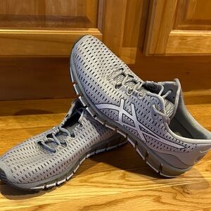 Asics Gel-Quantum 360 Men's size 11 Gray Athletic Shoes Like New preowned